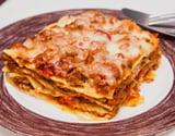 Lasanha à bolonhesa de domingo: receita fácil e econômica para reunir a família