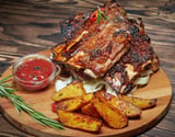 Costelinha de porco na airfryer suculenta com molho barbecue e batata