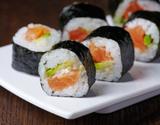 Sushi de salmão