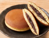 Dorayaki com massa de panqueca doce fofinha recheada com pasta de feijão