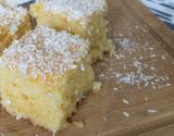 Bolo simples com calda de coco