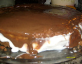 Bolo de chocolate com mousse de limão e cobertura de brigadeiro