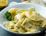 Ravioli de ricota e limão-siciliano caseiro e no ponto certo