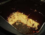 Bolo de maracujá com calda de chocolate
