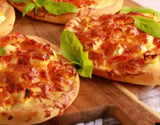 Mini pizza com pão sírio na airfryer: lanche prático e divertido para fazer com as crianças