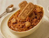 Ovo de Páscoa speculoos com doce de leite, especiarias e pedaços de biscoito
