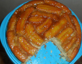 Bolo sem ovos de banana caramelada