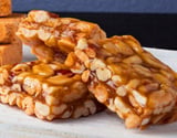 Pé de moleque vegano tradicional sem leite condensado com apenas 3 ingredientes