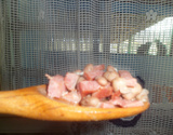 Feijão com bacon e calabresa