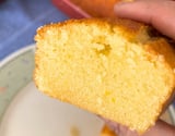 Bolo de laranja úmido e fofinho da vovó feito no liquidificador com a fruta inteira