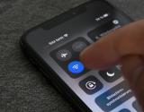 Pouca gente sabe, mas manter o Wi-Fi do celular desligado ao sair de casa é essencial: passos para melhorar a segurança do seu smartphone