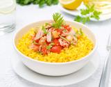 Arroz com açafrão, tomates e cheiro verde