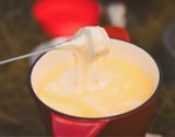 Fondue de queijo sem lactose cremosíssimo e rico em sabor