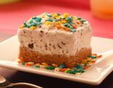 Torta de biscoito e doce de leite com sorvete de flocos