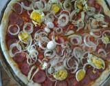 Pizza de calabresa (massa fina)