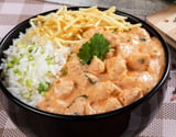 Strogonoff fit com frango leve, cremoso e saboroso