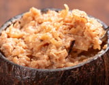 Cocada cremosa vegana com leite de coco e sabor intenso