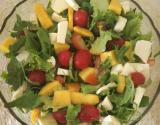 Salada de rúcula com manga e tomate cereja