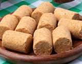 Paçoca rolha caseira de amendoim simples e tradicional com apenas 3 ingredientes