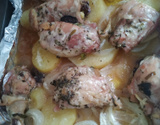 Frango ao forno com batata e cebola