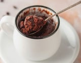 Bolo de caneca na airfryer que fica mais fofinho que no micro-ondas