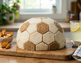 Sanduíche de camadas de bola de futebol para assistir os jogos
