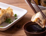 Guioza com massa de pastel simples e saboroso para um jantar rápido