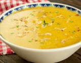 Caldo de mandioca com frango e bacon cremoso que não fica ralo