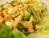 Salada de macarrão e peito de peru