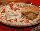 Crumble de maçã com sorvete e farofa de pipoca
