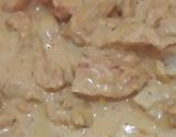 Estrogonofe de frango com vinho branco