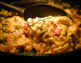 Ovos mexidos com peito de frango picado