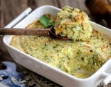 Torta de bacalhau de travessa com massa simples é só bater os ingredientes