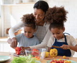 Veja 5 acessórios para você cozinhar com as crianças de maneira mais divertida e com segurança