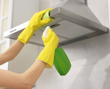 Pode colocar água na coifa da cozinha para limpar? Veja passo a passo para uma limpeza perfeita do eletrodoméstico
