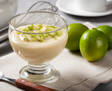 Nem ovos, nem manteiga: creme de limão fácil fica pronto em 10 minutos e é um delicioso recheio para bolos e sobremesas