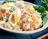 Como fazer uma salada de batata com ovo muito cremosa: não leva maionese e o molho tem um ingrediente secreto