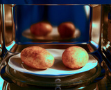 Batata no micro-ondas: preparo fácil que fica pronto em menos de 10 minutos!