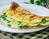 Essa omelete proteica é ideal para se sentir saciado e ainda promove o ganho de massa muscular (receita fácil)