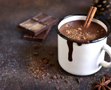 Chocolate quente sem leite ou leite condensado: como fazer