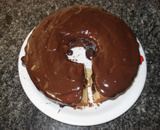 Bolo de laranja com cobertura de chocolate