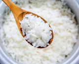 Arroz de panela de pressão: pronto em poucos minutos
