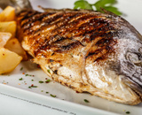 Erro antes de assar o peixe altera totalmente o sabor do prato. Veja o segredo para o tempero dar certo!
