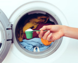 Veja por que você sempre deve usar sal ao lavar roupas coloridas