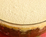 Nem pavê, nem pudim: a sobremesa de Páscoa da minha família é esse bolo de travessa de brigadeiro e leite Ninho