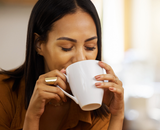 Nem 1, nem 2: esse é o número de xícaras de café e chá que você deve tomar por dia para proteger seu coração