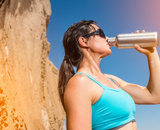 Quantos litros de água devemos beber por dia durante a onda de calor?