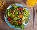 Este ingrediente secreto (barato) fará com que você realmente anseie por comer salada: eu o uso há 20 anos