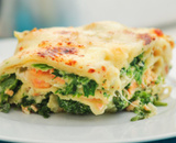 Lasanha de salmão e espinafre para variar o cardápio: receita parece de restaurante, mas é muito fácil de fazer