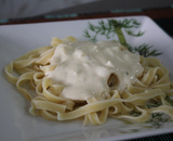 Macarrão com molho branco fácil